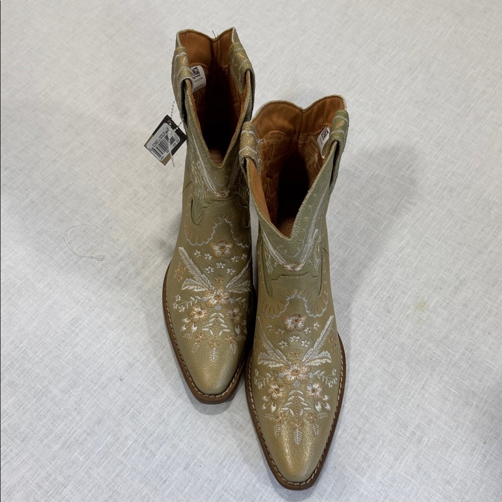 Dingo Embroidered Green Ankle Boots